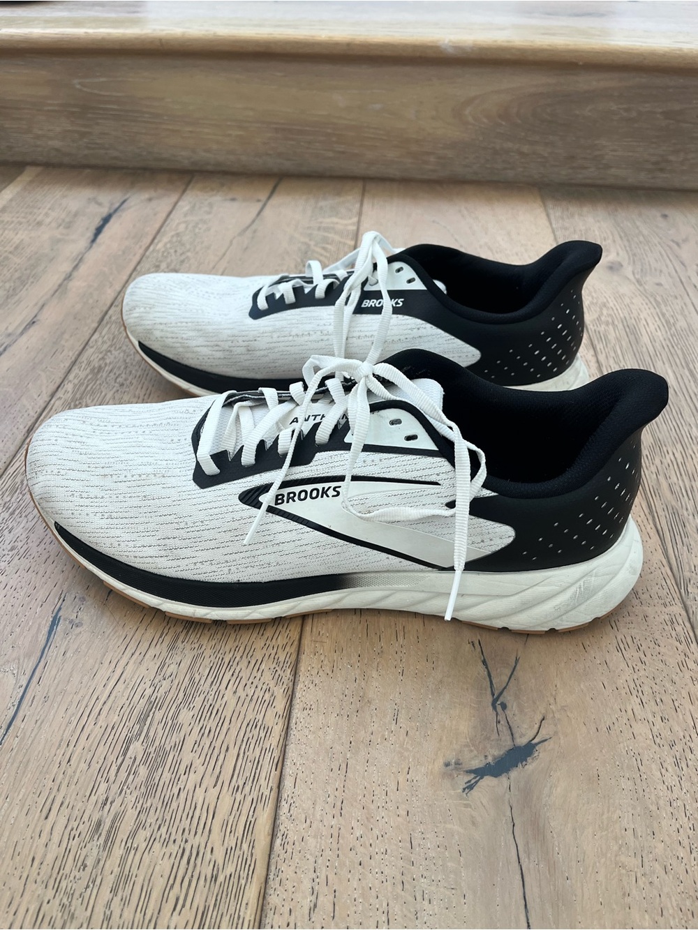 Brooks Anthem 7 Men’s Running Shoe White Black Size 11